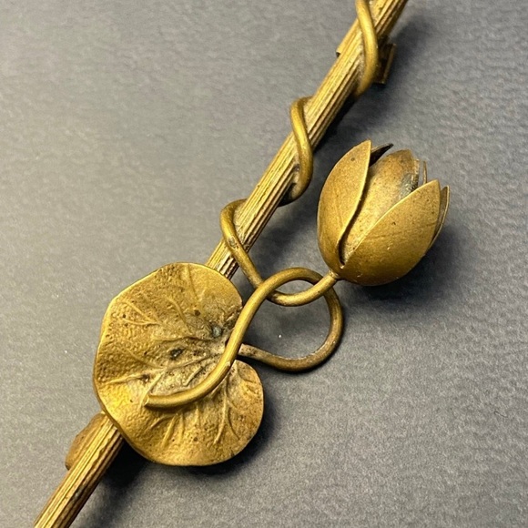 Beautiful Victorian Vintage Lotus Flower Lily Pad Brooch Pin. No markings. - Picture 3 of 5